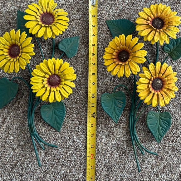 NWOT Pair of Metal Decorative Sunflowers - Picture 6 of 8